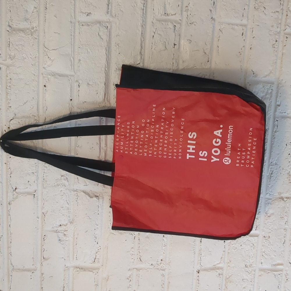 Lululemon shopping bag